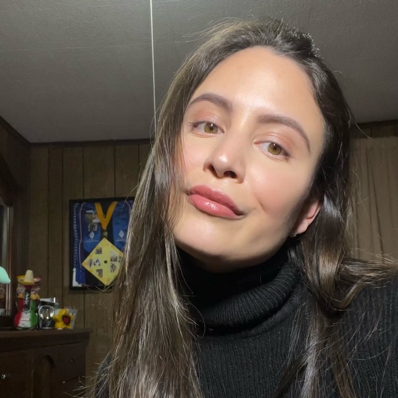 Meet your Posher, Rosio - Picture 1 of 1